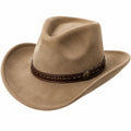 Chapeau de cowboy noir avec ornement métallique